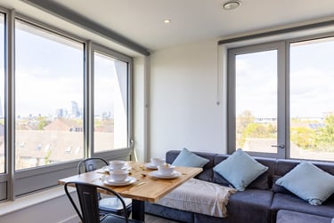 Gold En Suite - Image 9